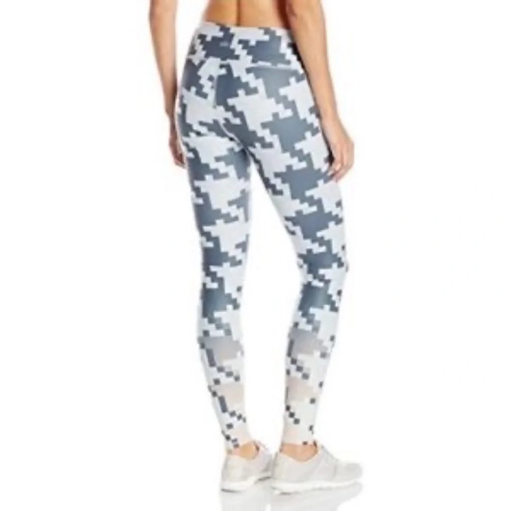 ALO Yoga Airbrush Pixel Leggings Medium